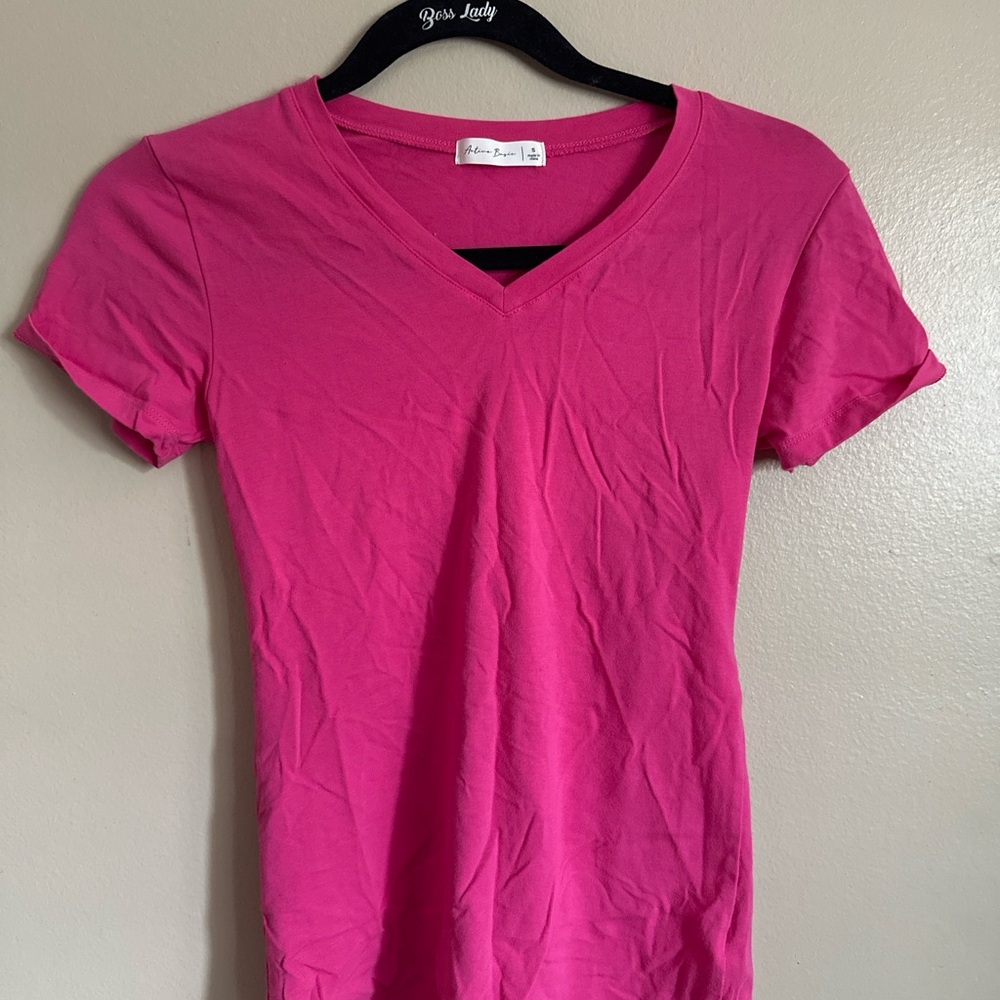 Active Basic Fuchsia V-Neck Short Sleeve Tee
